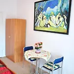 In Mit Grill Und Terrasse By Interhome 公寓